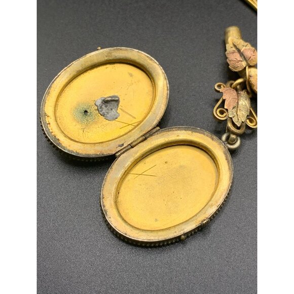 Antique Victorian Locket Necklace Ornate Design with Leaves and Front Clasp - Picture 6 of 10